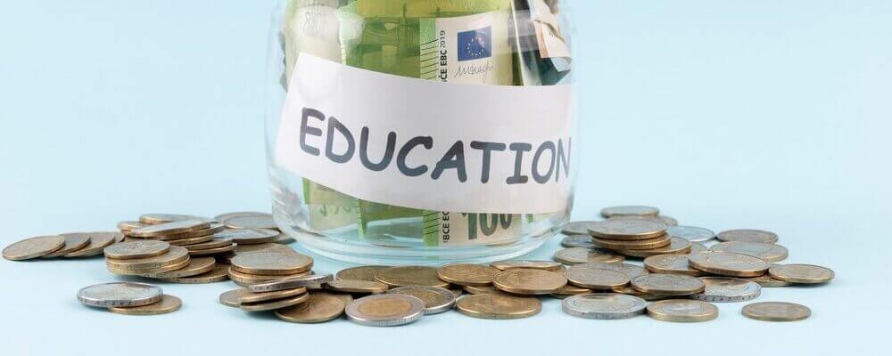 Ausbildungsversicherung. Finanzielle Vorsorge für Bildungsträume: Ihr maßgeschneidertes Versicherungspaket